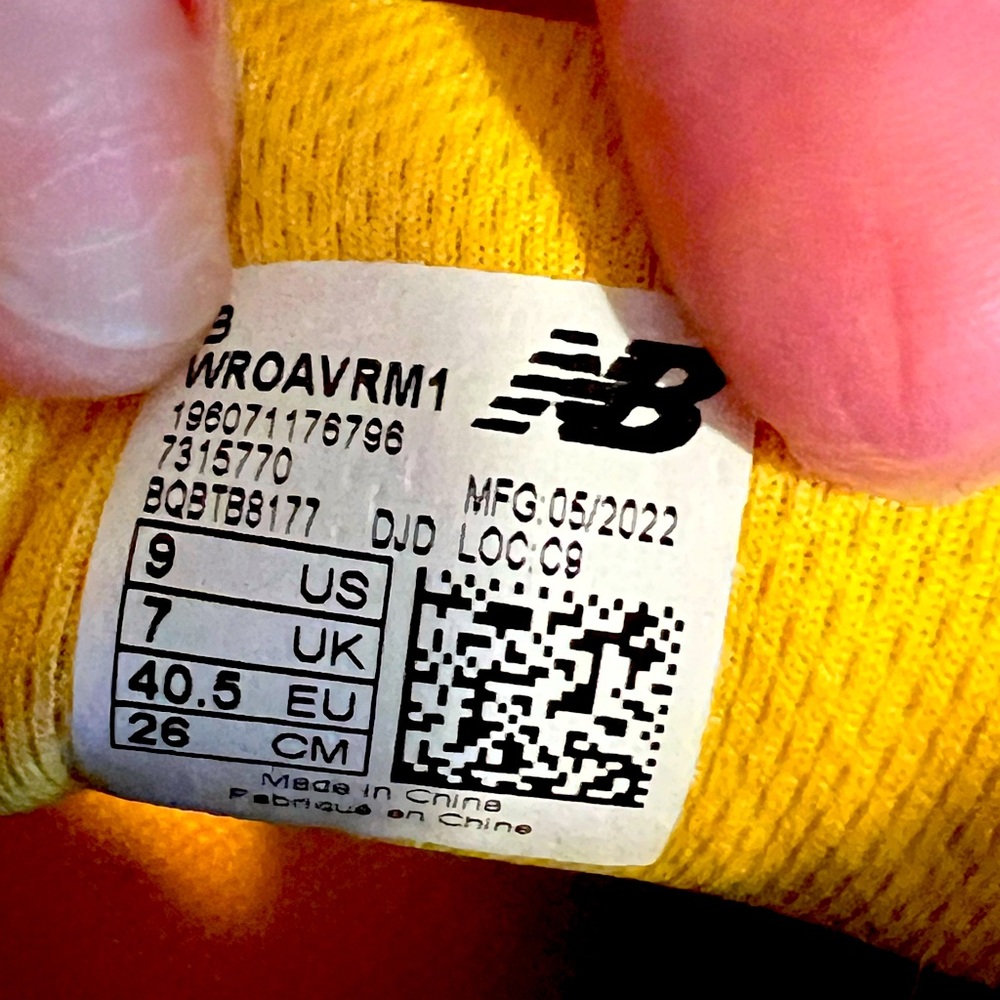 Size 9 women’s New Balance ROAV running shoes. Never Worn!! Without box